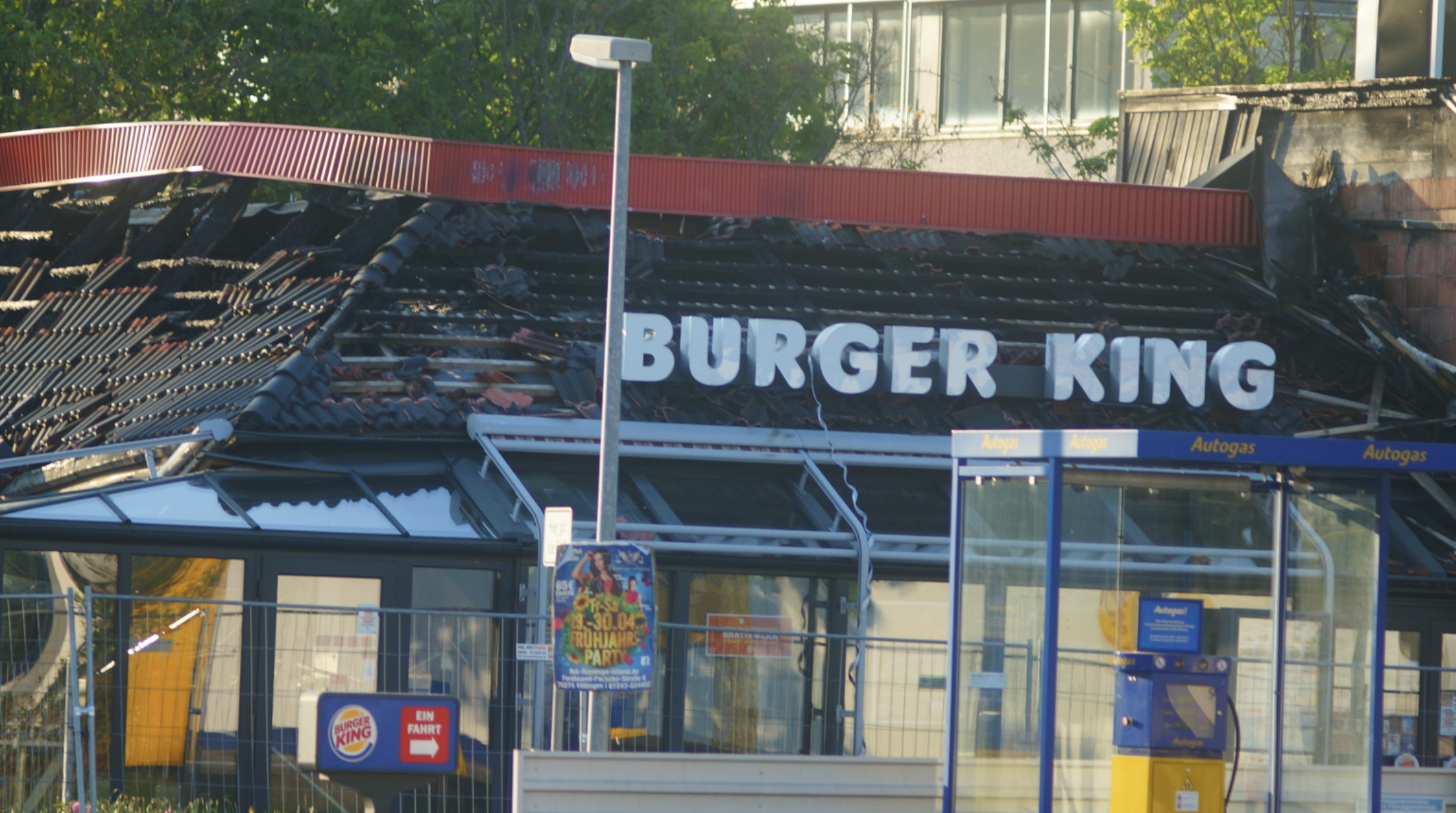 Burger King Brand Wilferdinger Höhe 29. Dezember 2015 - Großbrand in Fast-Food-Restaurant auf Gewerbegebiet Pforzheim